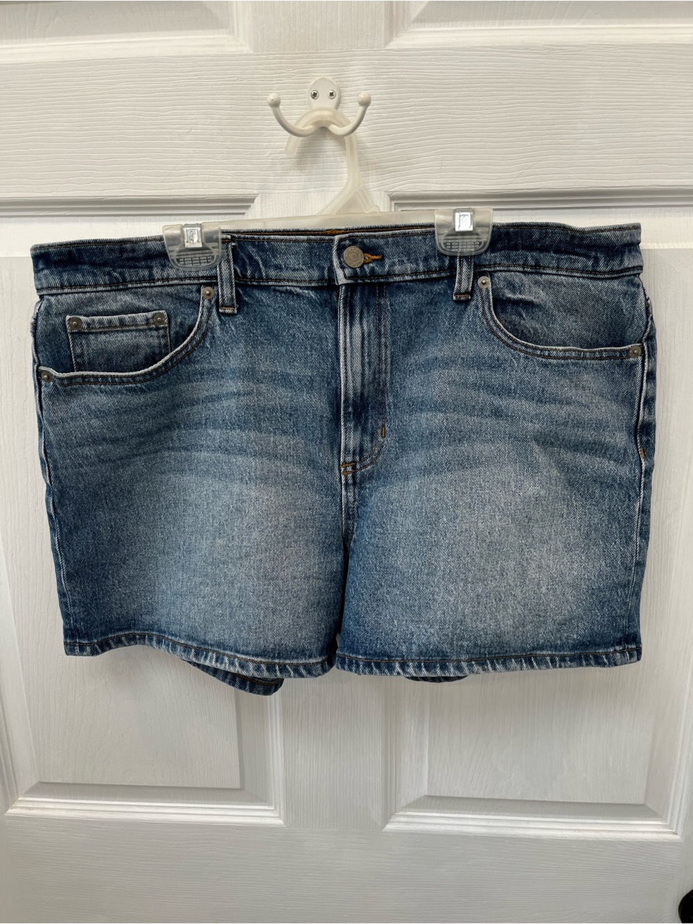Banana Republic Factory Medium Blue Denim Shorts XL Casual Beachy Cowgirl Summer